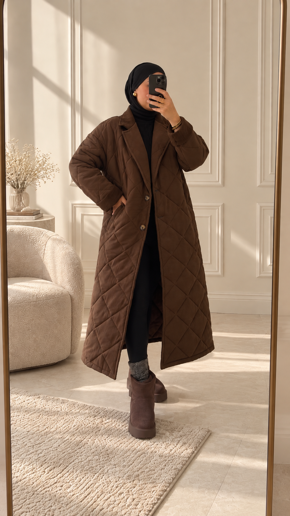 Manteau long matelassé à col contrastant