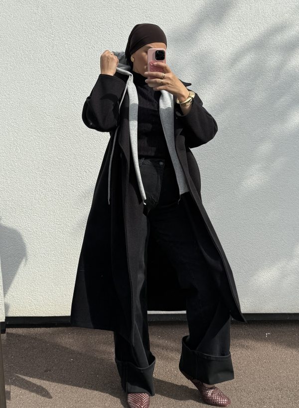 Manteau à capuche noir