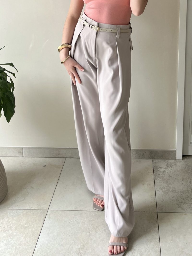 Pantalon grège taille haute avec ceinture