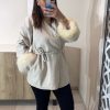 Manteau manches fourrure beige court