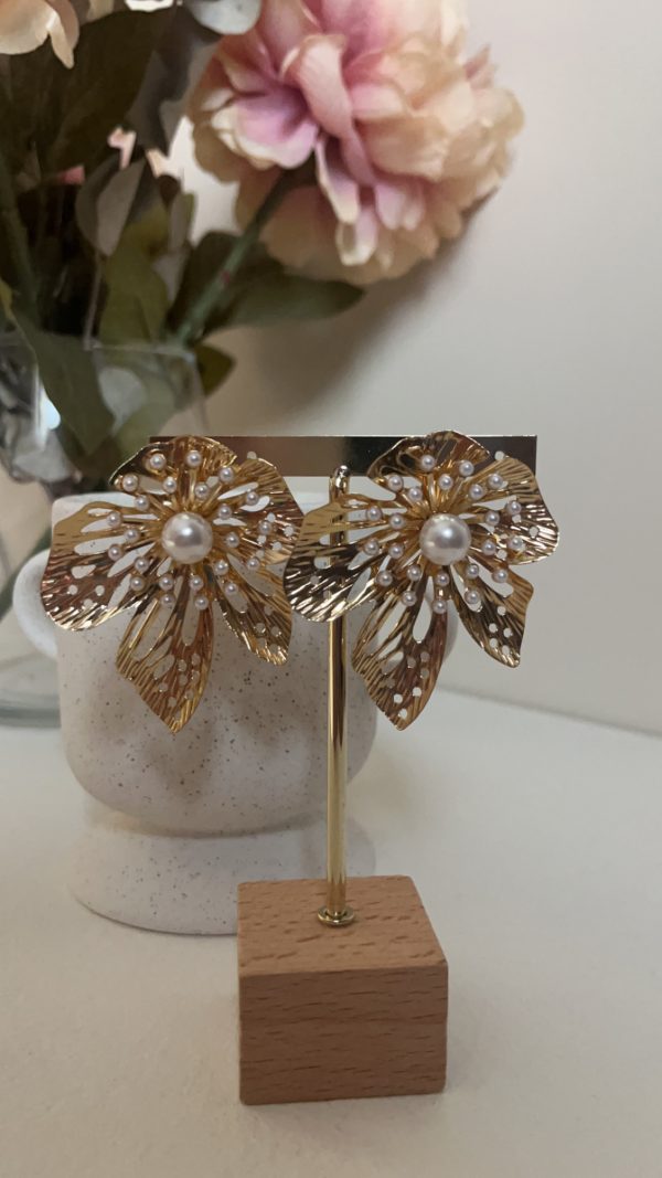Boucle d’oreille feuille perlée