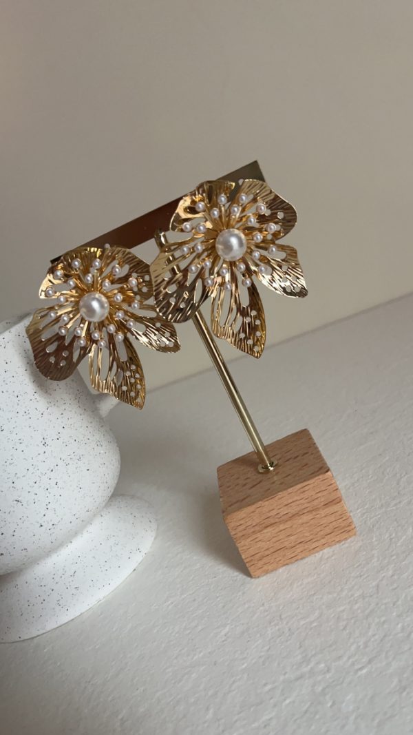 Boucle d’oreille feuille perlée
