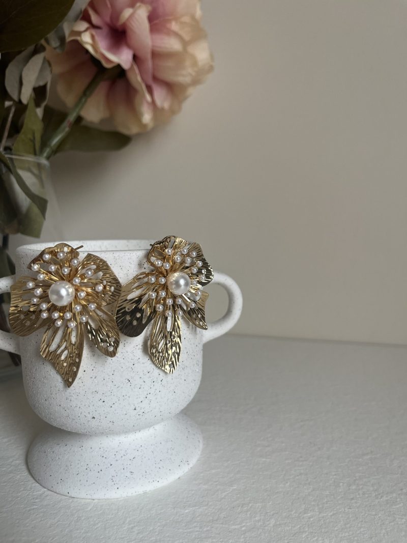 Boucle d’oreille feuille perlée