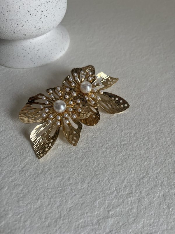 Boucle d’oreille feuille perlée