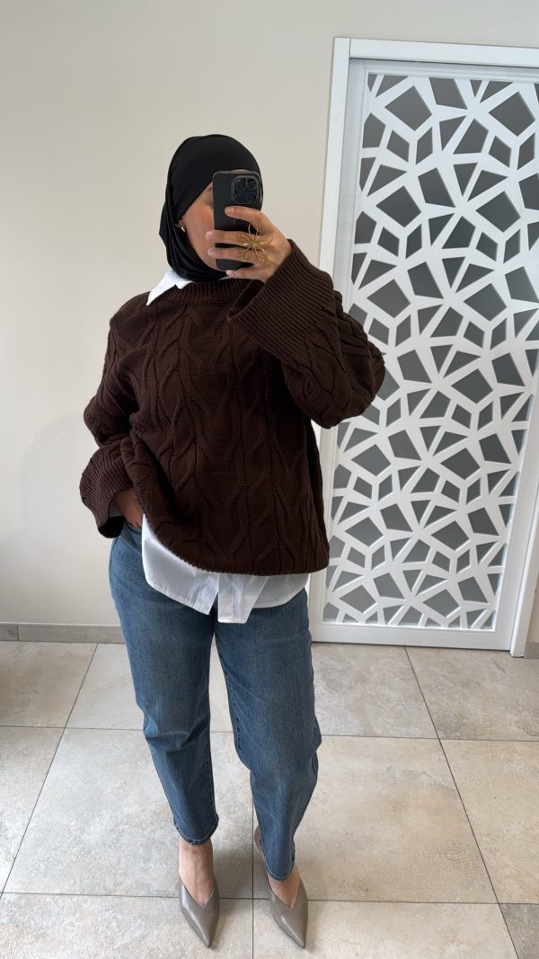 Pull oversize torsadé gris – col montant marron