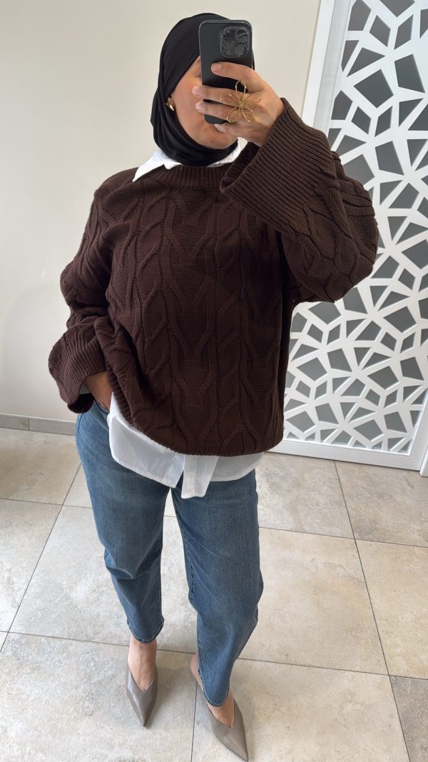 Pull oversize torsadé gris – col montant marron