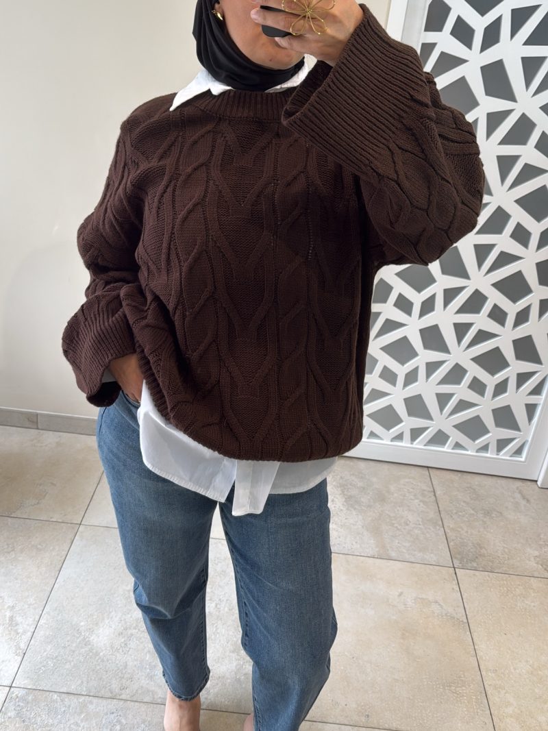 Pull oversize torsadé gris – col montant marron