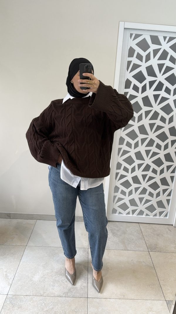 Pull oversize torsadé gris – col montant marron