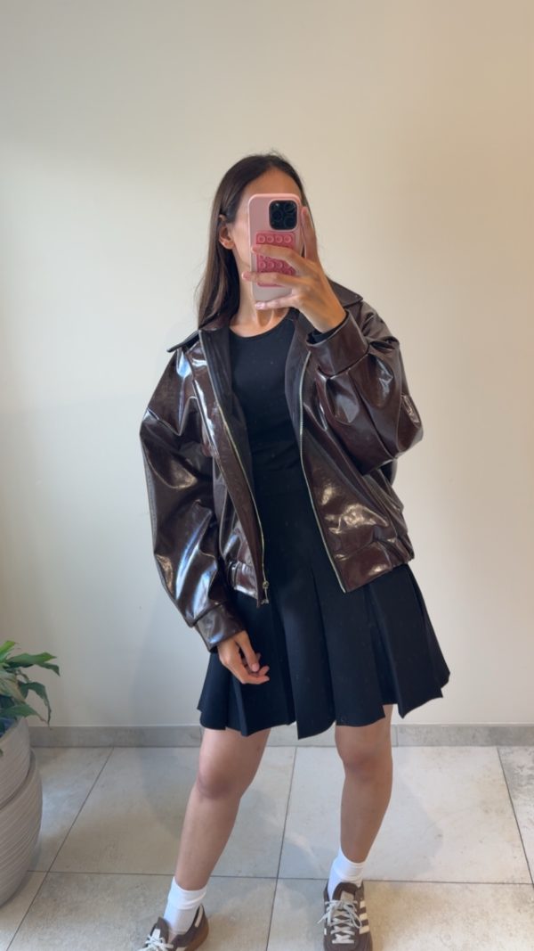 cjykmlnuyxbjagf0lzezlju3ljaundkgkglqag9uzte3lde7iglpuyaxoc42lji7igd6axapiai-14 Blouson bombers similicuir marron brillant
