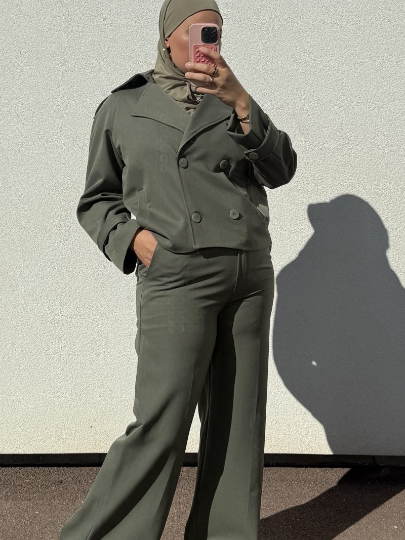 Ensemble Karla kaki
