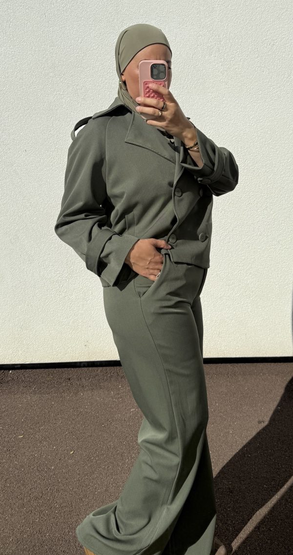 Ensemble Karla kaki