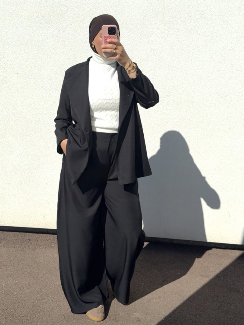 cjukmvnuyxbjagf0lzezlju4ljeumcaoavbob25lmtcsmtsgau9tide4ljyumjsgz3ppcckgag-16 Tailleur Layal noir