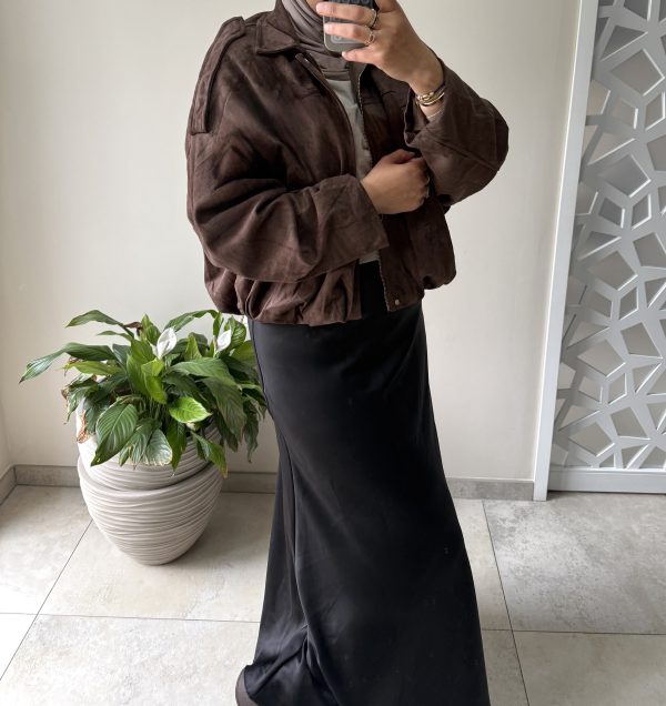 À Veste trench court oversize en daim marron – style moderne et élégant