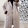 Manteau long matelassé marron à col contrastant taupe