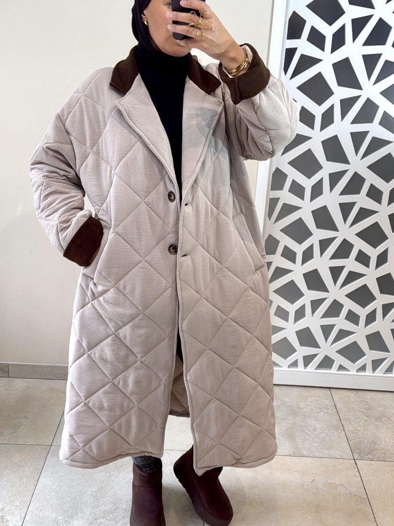 Manteau long matelassé marron à col contrastant taupe