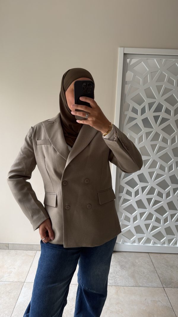 Blazer taupe à double boutonnage – élégance intemporelle et coupe structurée