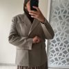 Blazer taupe à double boutonnage – élégance intemporelle et coupe structurée