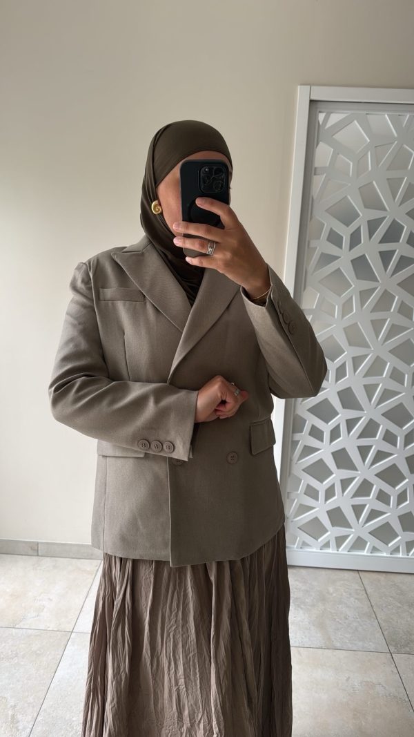 Blazer taupe à double boutonnage – élégance intemporelle et coupe structurée