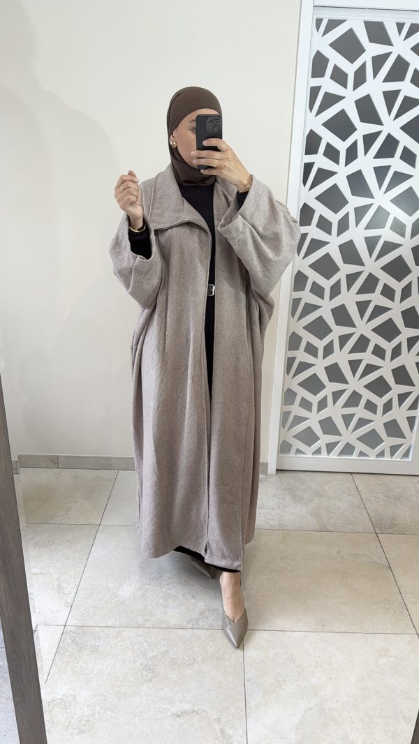 Manteau long en laine taupe- Élégance intemporelle et chaleur raffinée