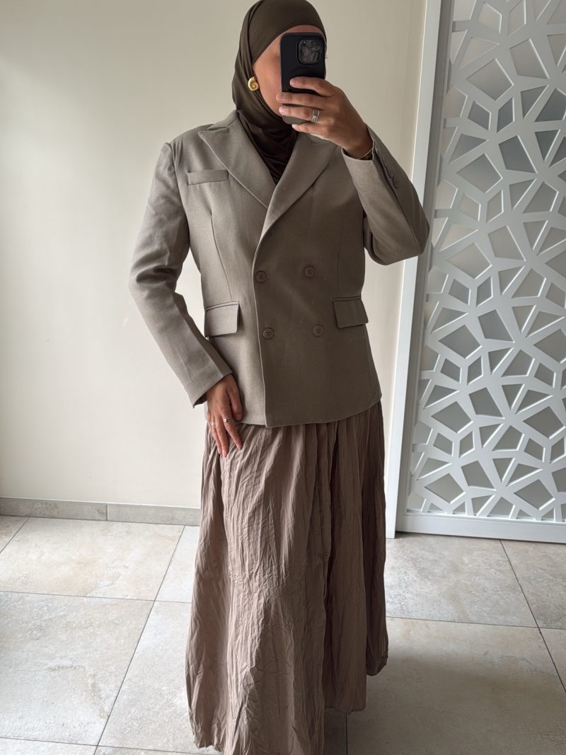 Blazer taupe à double boutonnage – élégance intemporelle et coupe structurée