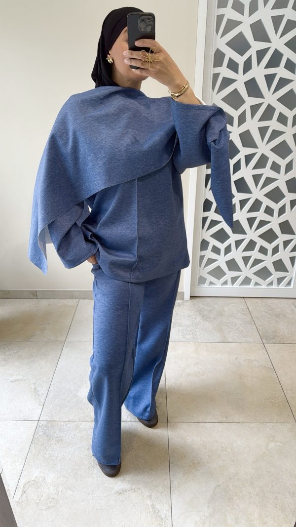 Ensemble fluide bleu avec étole intégrée – Élégance et confort au quotidien