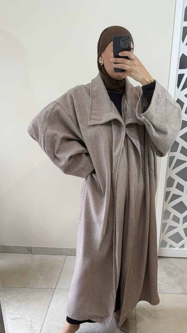 Manteau long en laine taupe- Élégance intemporelle et chaleur raffinée