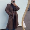 Trench long en daim marron