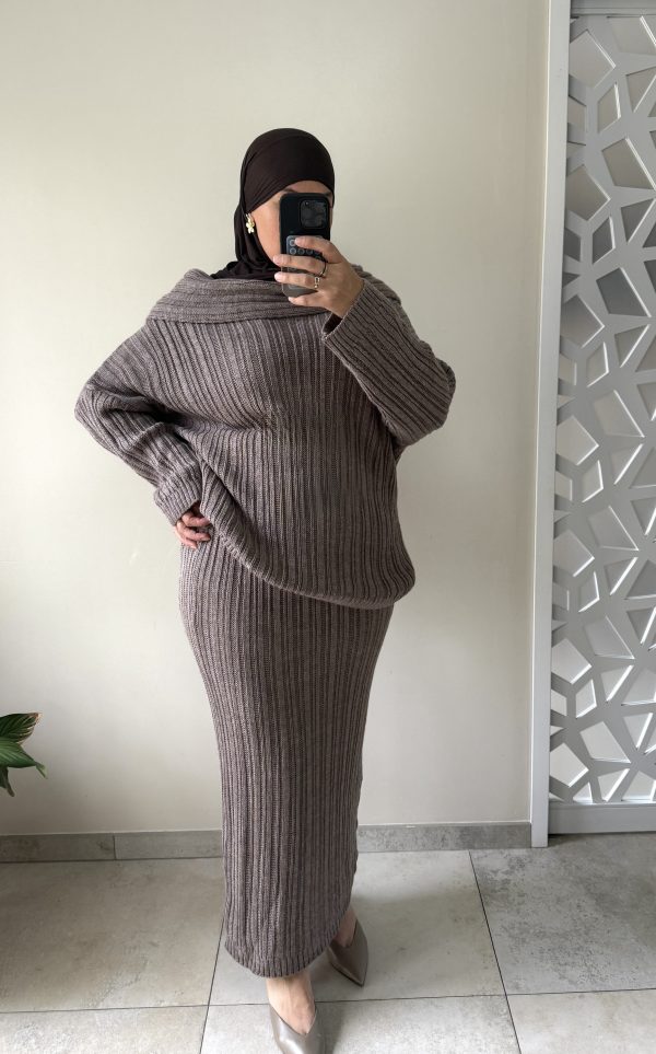 img_4154 Ensemble en maille côtelée femme – Pull oversize et jupe longue taupe