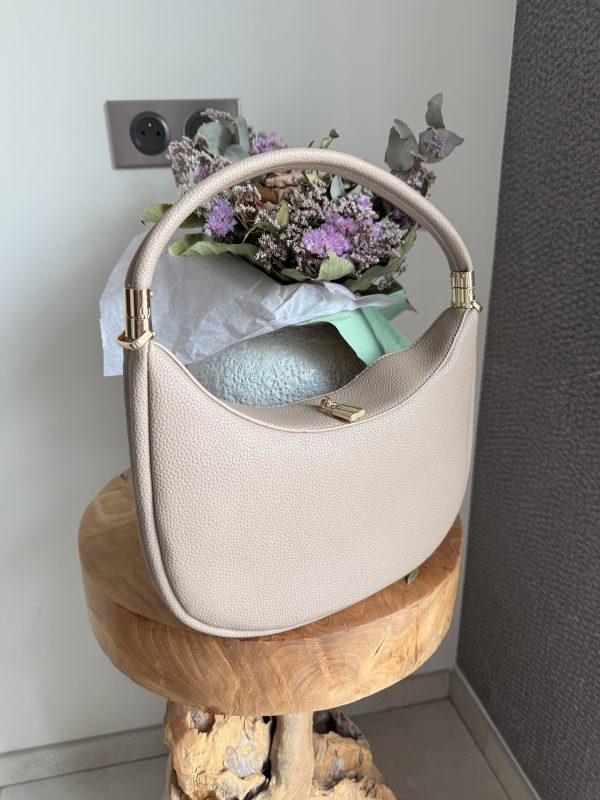 Sac à main taupe effet cuir grainé avec détails dorés – Élégance et raffinement au quotidien