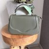 Sac à main vert kaki en similicuir lisse – Élégance féminine et design raffiné