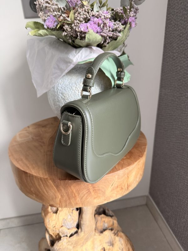 Sac à main vert kaki en similicuir lisse – Élégance féminine et design raffiné