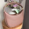 Sac à main marron effet cuir grainé avec détails dorés – Élégance et raffinement au quotidien