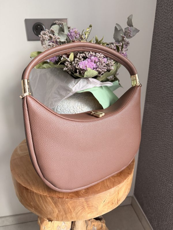 Sac à main marron effet cuir grainé avec détails dorés – Élégance et raffinement au quotidien