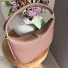 Sac à main marron effet cuir grainé avec détails dorés – Élégance et raffinement au quotidien