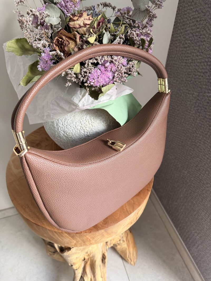 Sac à main marron effet cuir grainé avec détails dorés – Élégance et raffinement au quotidien