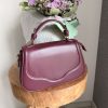 Sac à main bordeaux en similicuir lisse – Élégance féminine et design raffiné