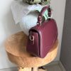 Sac à main bordeaux en similicuir lisse – Élégance féminine et design raffiné