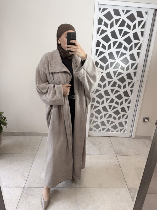 Manteau long en laine taupe- Élégance intemporelle et chaleur raffinée