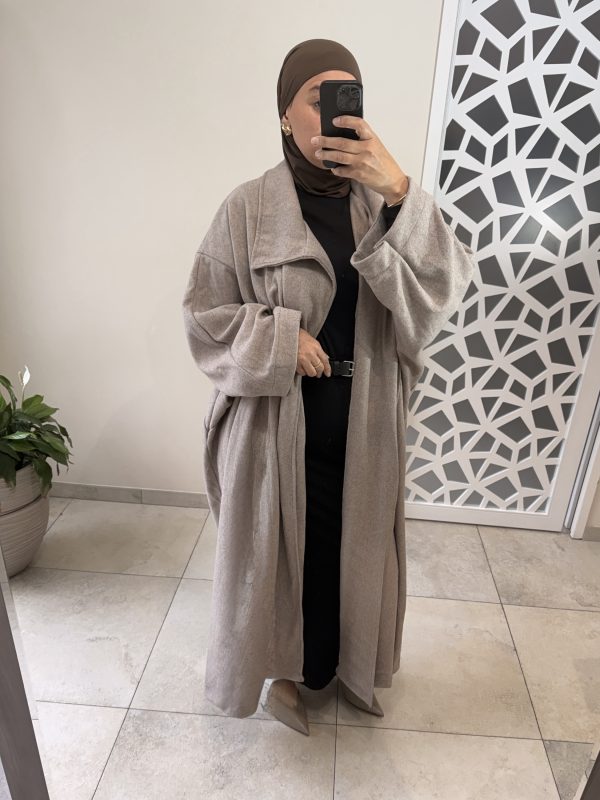Manteau long en laine taupe- Élégance intemporelle et chaleur raffinée