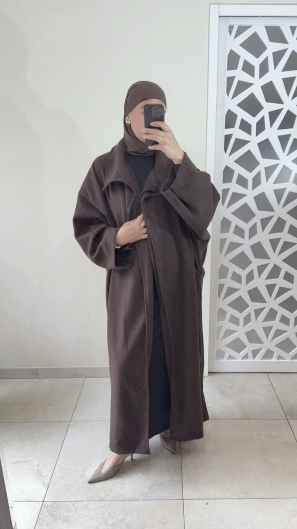 Manteau long en laine chocolat – Élégance intemporelle et chaleur raffinée