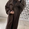 Manteau long en laine chocolat – Élégance intemporelle et chaleur raffinée