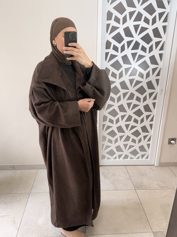 Manteau long en laine chocolat – Élégance intemporelle et chaleur raffinée