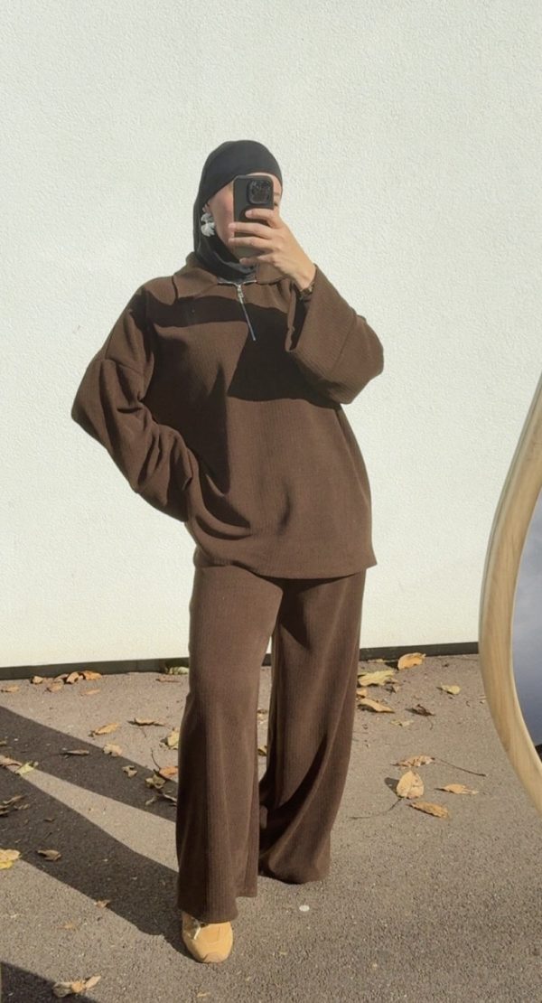 cjukmvnuyxbjagf0lzezljyyljeumcaoavbob25lmtcsmtsgau9tidi2ljaumtsgz3ppcckgag Ensemble côtelé deux pièces – confort et élégance décontractée chocolat