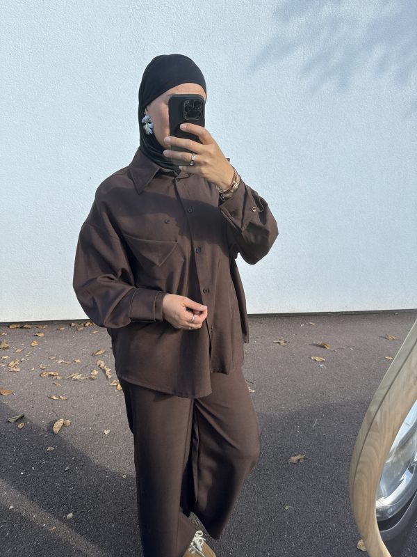 Ensemble fluide marron - élégance minimaliste et confort absolu