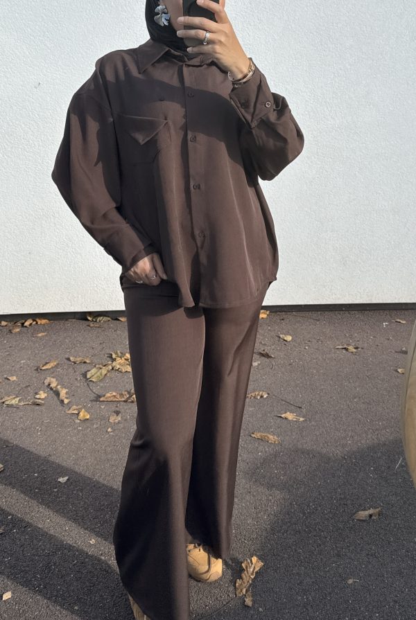 Ensemble fluide marron - élégance minimaliste et confort absolu