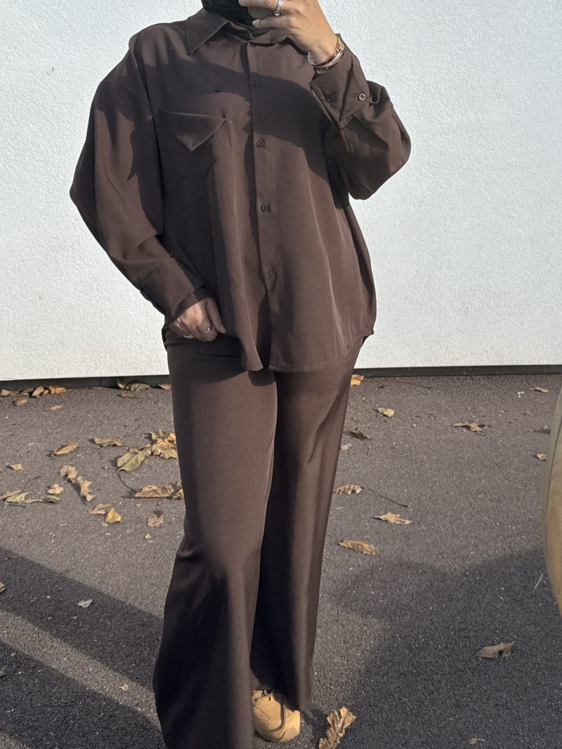 Ensemble fluide marron - élégance minimaliste et confort absolu