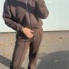 Ensemble jogging chocolat– confort et style casual chic