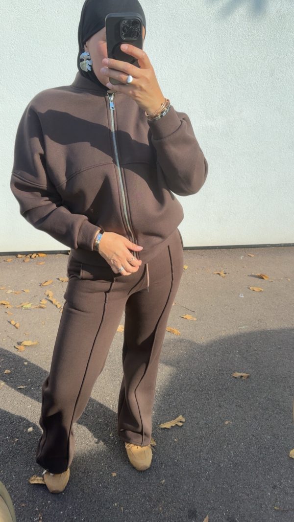 Ensemble jogging chocolat– confort et style casual chic