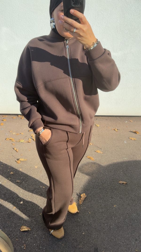 Ensemble jogging chocolat– confort et style casual chic