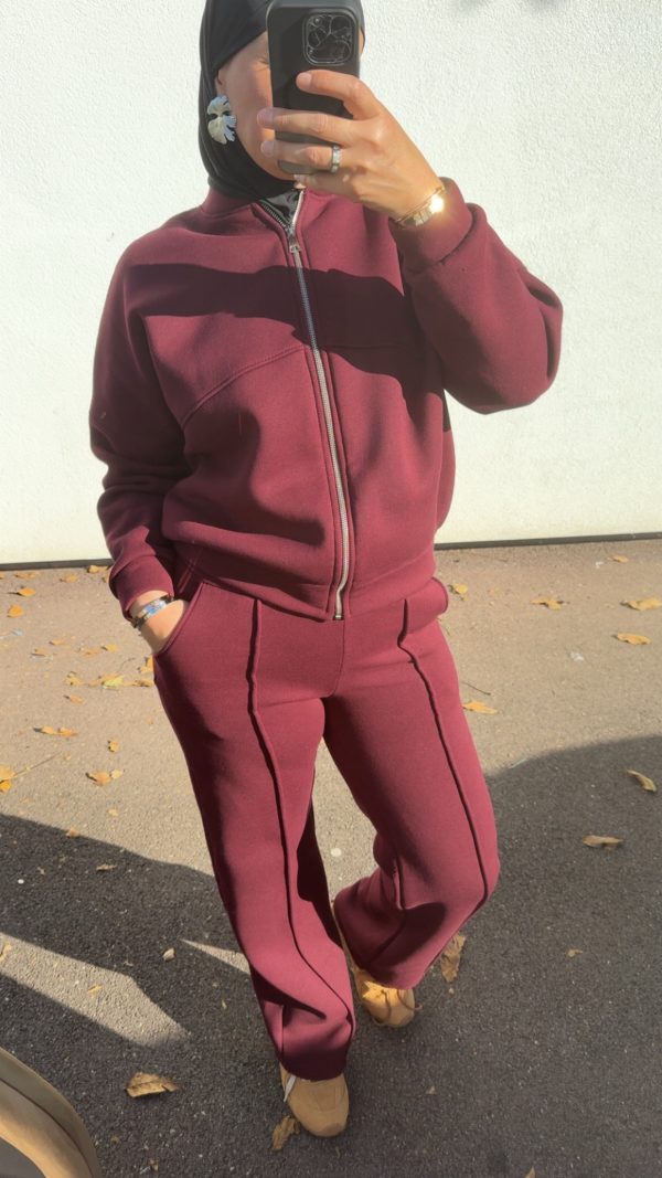 cjukmvnuyxbjagf0lzezljyyljeumcaoavbob25lmtcsmtsgau9tidi2ljaumtsgz3ppcckgag-6 Ensemble jogging bordeaux – confort et style casual chic